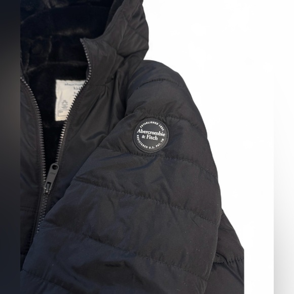 Abercrombie Kids Black Kids Puffer Jacket with Faux Fur Lined Size 9/10 - Picture 8 of 9
